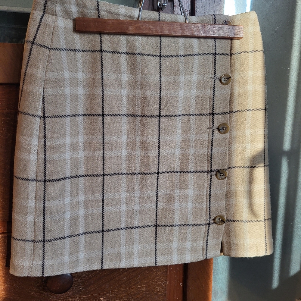 Plaid wool skirt. Banana Republic. Size 0.
